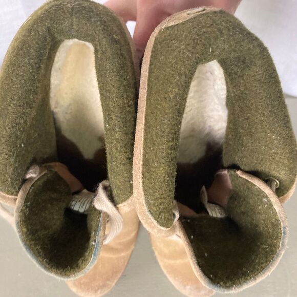 UGG Calynda Tan Suede Leather Heeled Booties Lace Up Sz 8 Shearling Lined Fall - Picture 11 of 11